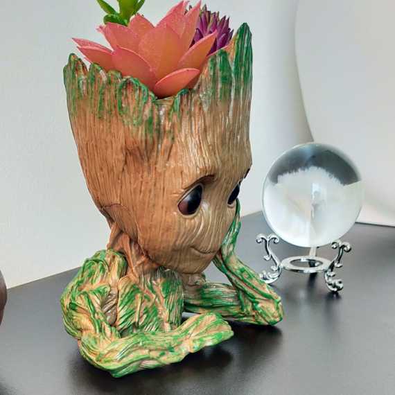 Übertopf Baby Groot sur cache-pot.fr