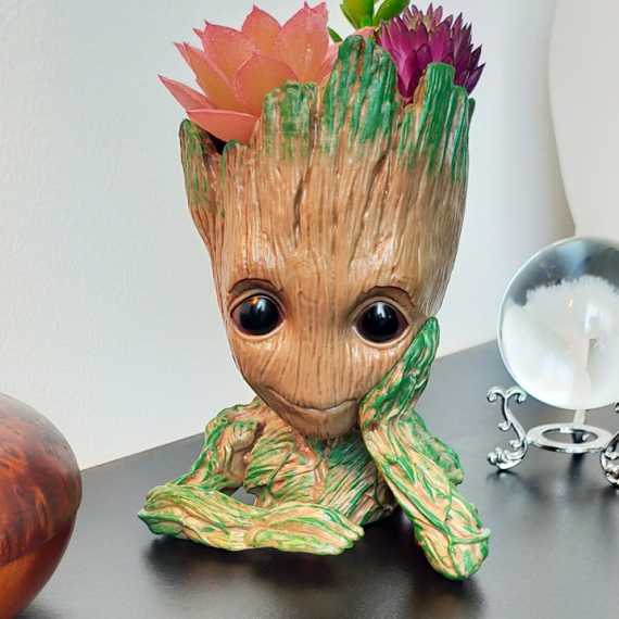 Maceta Baby Groot sur cache-pot.fr