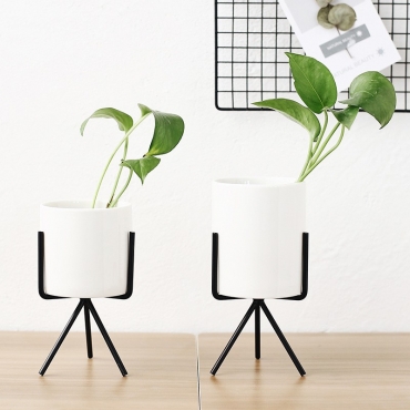3 stand pots - 4 3 stand pots - 4