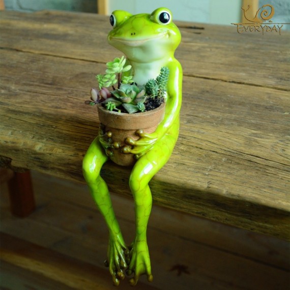Frog holding a pot - 5